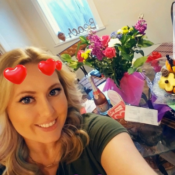 Meet your Posher, Danielle - Picture 1 of 1